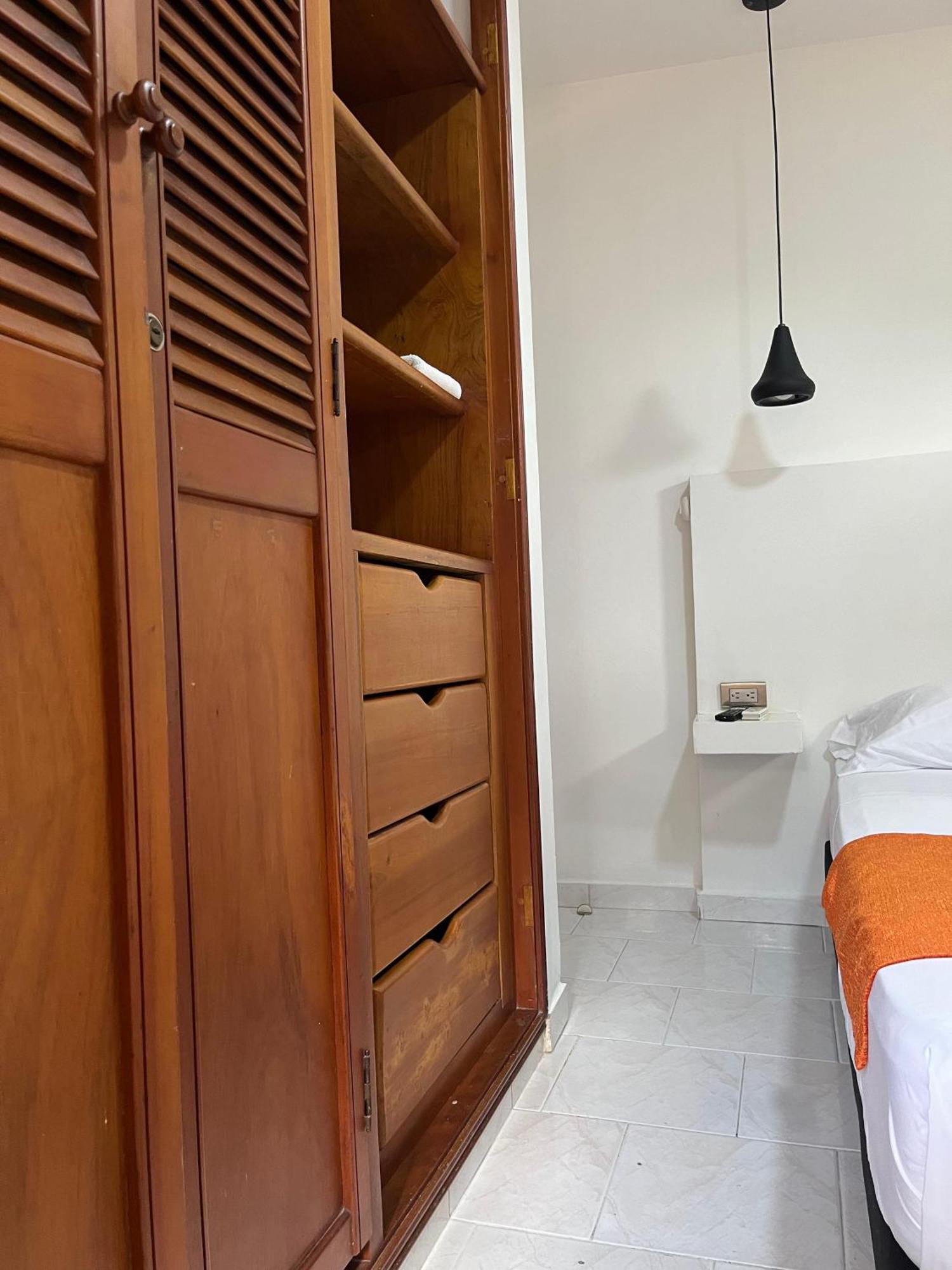 La 10B Hostel Cartagena Bagian luar foto